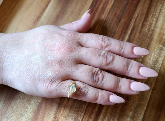 Modern Ring Shimmering Gold Crystal